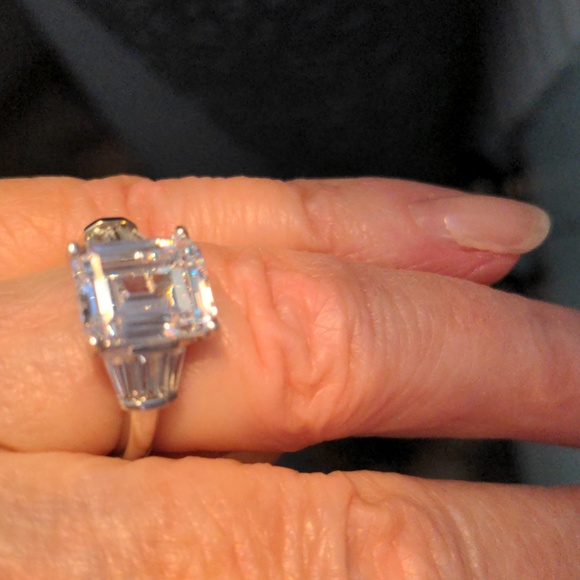 Diamond 💍 Simulant 100 percent Sterling. New. Baguette cut, Size 7 C Z gift box - Picture 2 of 6